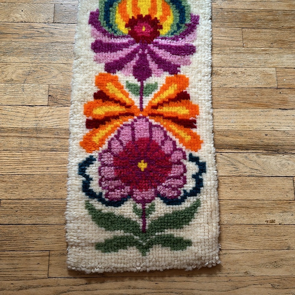 Vintage Psychedelic Floral Latch Hook - Picture 2 of 6